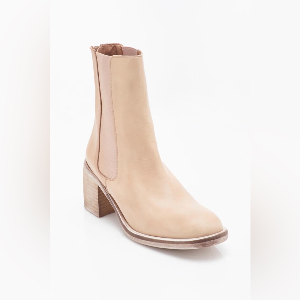 Free People Essential Chelsea Boots in sandy beige size 41/10
